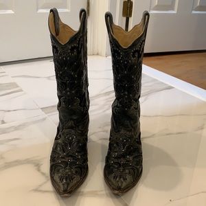 Black cowboy boots
